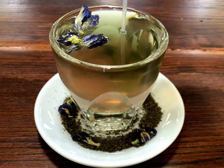 Northern Lights Iced Tea with Butterfly Pea Flower